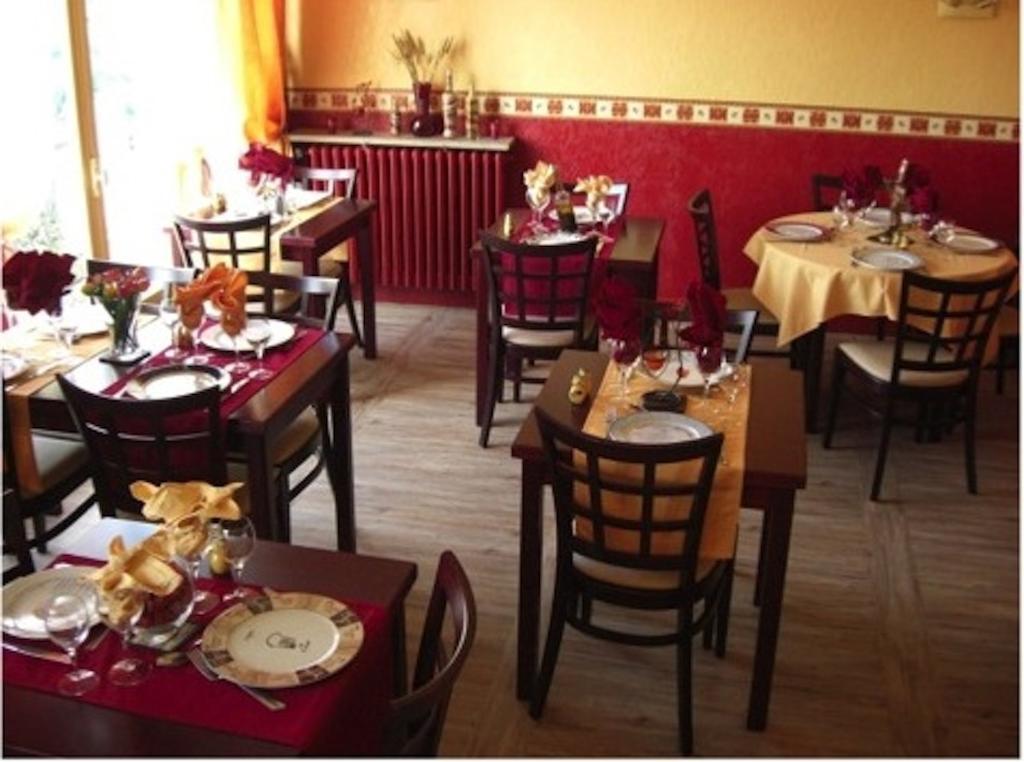 Hotel Restaurant Les Oliviers นียงส์ ภายนอก รูปภาพ