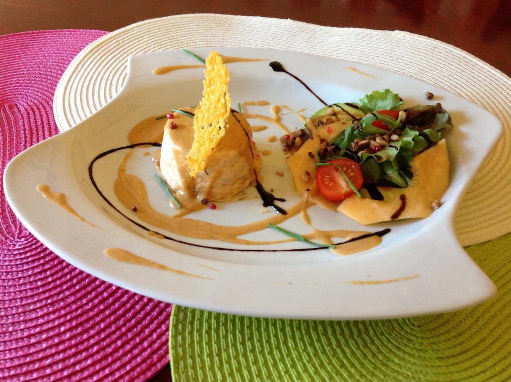 Hotel Restaurant Les Oliviers นียงส์ ภายนอก รูปภาพ