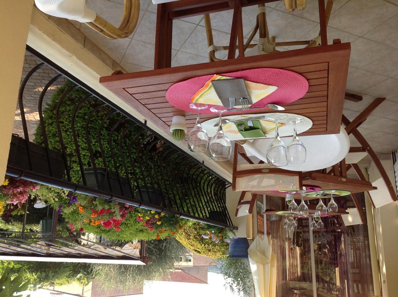 Hotel Restaurant Les Oliviers นียงส์ ภายนอก รูปภาพ